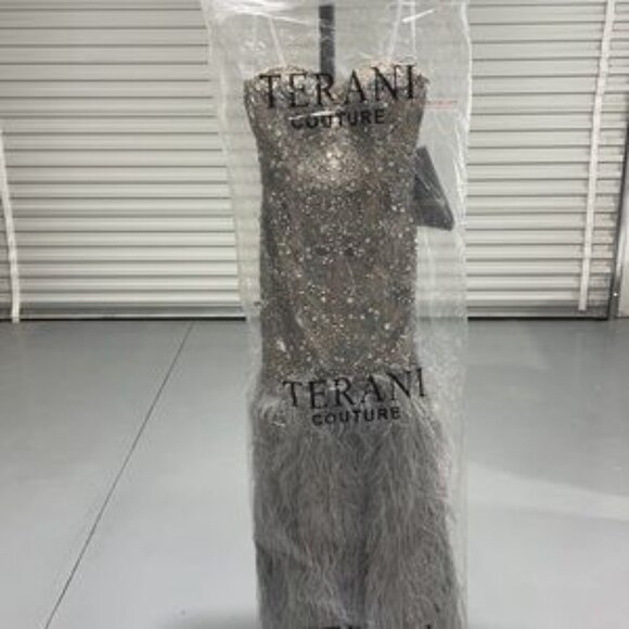 Stunningly gorgeous Terani dress - Picture 3 of 7